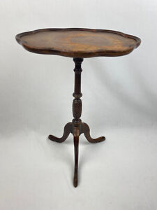 Antique Brandt Pie Crust Side End Table Scalloped Oval Mahogany 20 3 8 Height