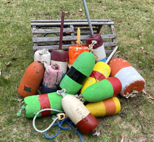A Lot Of 12 Vintage Maine Lobster Trap Buoys