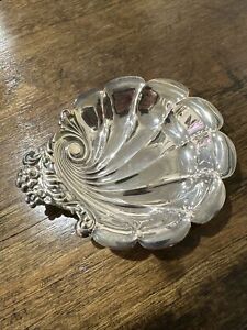 Vintage Lunt M 8 Silver Plated Eloquence Shell Scallop Nut Candy Bowl Vintage