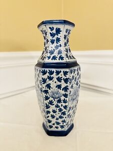 Beautiful Vintage Chinese Blue And White Porcelain Vase