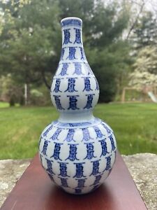 A Chinese Blue And White Porcelain Vase Late Qing Dynasty Kang Xi Mark 19th C