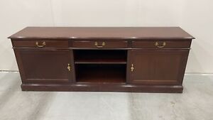 Kittinger The Georgian Collection Mahogany Vintage Credenza Display Cabinet