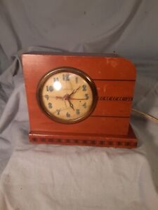 Windsor Mantle Clock Wood Deco Retro 808