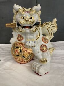White Kutani Foo Dog Gild Porcelain Shi Shi Guardian Lion