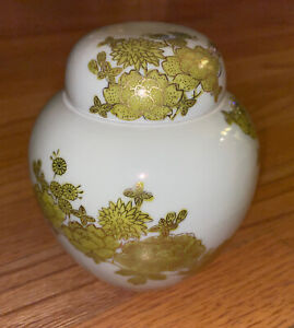 Vintage 5 5 Genuine Kutani White And Gold Ginger Jar Simple And Pretty 