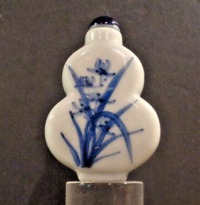 Vintage Chinese Blue And White Porcelain Snuff Bottle W Floral Design Signed