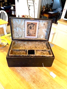 Late 1800s Early 1900s Victorian Sewing Box With Lift Out Tray With Pincushion