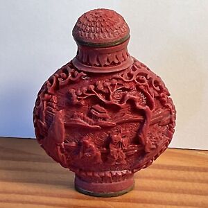 Vintage Hand Carved Red Chinese Cinnabar Snuff Bottle Beautiful Detail