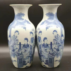 A Pair Of Exquisite Chinese Blue And White Porcelain Vase With Beautiful Pattern