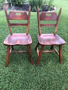 Set Of Two Cushman Colonial Creations Crown Back Dining Room Chairs