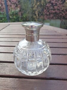 Antique Hallmarked Solid Silver Cut Glass Perfume Scent Bottle 1913 1917