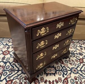 Elegant Mahogany Small Side Accent Chairside Three Drawer Chest