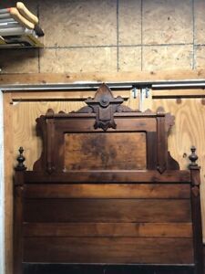 Antique Burl Walnut Bed In Excellent Condition Full Size