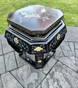 Early 20th Century Asian Chinoiserie Black Lacquer Carved Side Table H18xw18 