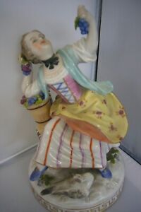 Porcelain Of Rudolstadt Volksted Turinge Woman Holding One Grrappe Of Grape