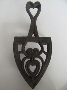 Antique 19th Century Folk Art Pa Highly Detailed Heart Cast Iron Trivet
