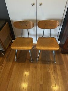 Vintage Pair Mid Century Child S Chairs Kindergarten Size 25 Tall