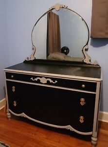 Vintage 3 Drawer Dresser With Mirror