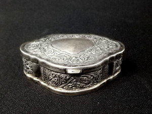A Lovely 3 Repousse Solid Silver Betel Nut Box Antique Asian Snuff Box 69 7g