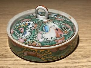 19th Century Chinese Rose Canton Rose Medallion Famille Porcelain Candy Box