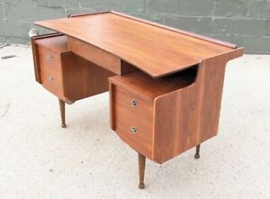 Hooker Mainline Mid Century Modern Walnut Double Pedestal Floating Top Desk 1960