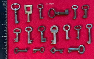 Skeleton Keys Genuine Lot Petite Key Collection Old Barrel Antique More Here 
