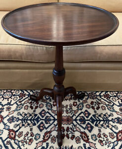 Henkel Harris Mahogany Candle Stand Or Round Table Style 5607 1