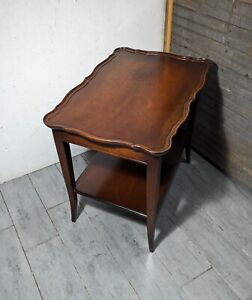 Vintage Imperial Grand Rapids 2 Tier French Scalloped Mahogany Wood End Table