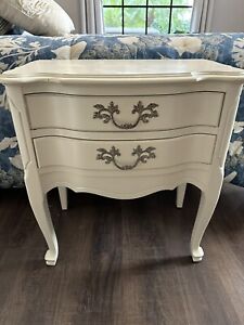 Vintage French Provincial Nightstand Bedroom Side Table 25 T X 14 5 D X 24 Wide