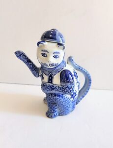 Vintage Chinese Porcelain Cobalt Blue And White Chinoiserie Floral Cat Teapot