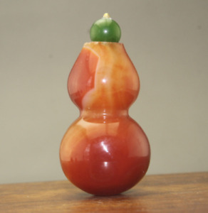 China Pure Hand Carved Gourd Shape Agate Chinese Statues Snuff Bottle L187