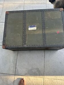 Old Vtg Steamer Trunk Storage With Hangers And Keys Needs Some Tlc Look
