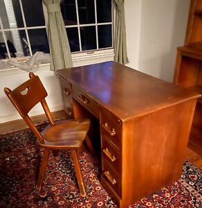 Vintage Cushman Colonial Creation Maple Desk Great Condition