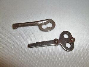 Lot 2 Antique Vintage Metal Skeleton Winding Cabinet Keys