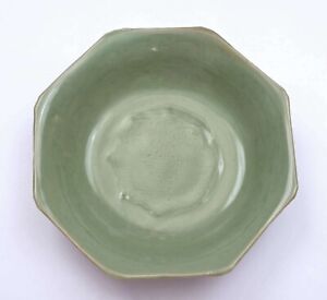 16c Chinese Ming Period Longquan Celadon Incised Porcelain Octagon Shaped Plate