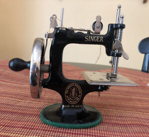 Vintage Antique 20 1 Mini Singer Child S Sewing Machine Hand Crank C 1910s