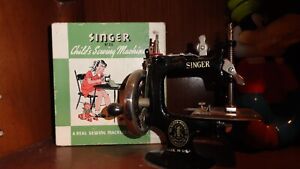 Antique Mini Singer Sewing Machine Childs Hand Cranked Or Salesman S Sample