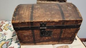 Antique Charming 14 10 Victorian Era Doll Trunk With Insert Beautiful Rare