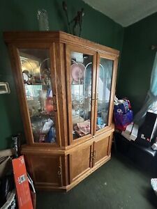 China Cabinet Solid Wood Etched Glass Mirror Back Lights Very Good 
