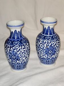 Vtg Pair Chinese Porcelain Blue And White Vases 4 Tall