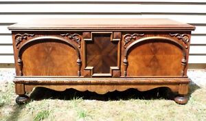 Vintage Art Deco Walnut Cedar Trunk Hope Chest Blanket Chest Bed Bench