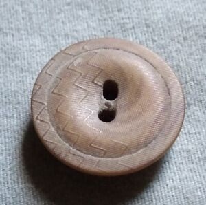 Antique Zig Zag Design Vegetable Ivory Button 