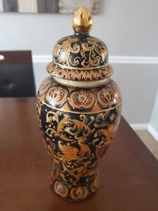 Vintage Chinese Porcelain Lidded Urn Temple Jar 12 Tall