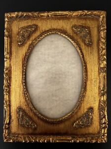 Antique Carved Wood And Gold Painting Phito Frame 7 5 X 9 5 