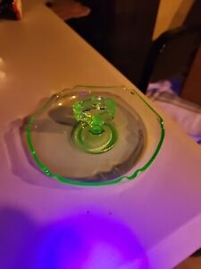 Vtg Uranium Glass Dish Candy Dish With Handle Glows 