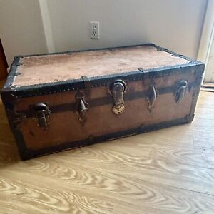 Antique Vtg Leather Wood Brass Steamer Trunk W Tray Brown Coffe Table Storage