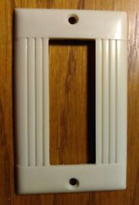Vintage Sierraplex Ribbed Bakelite Ivory Wall Receptacle Plates D 1r