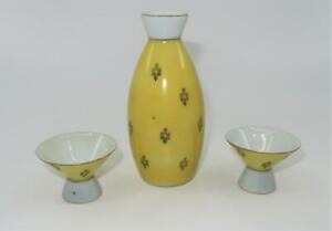 Vintage Japanese Kutani Yellow Tokkuri Sake Bottle W 2 Cups 4 3 4 