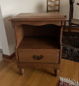 Vintage Cushman Colonial Creations Chapel Hill Solid Maple Night Stand 5759